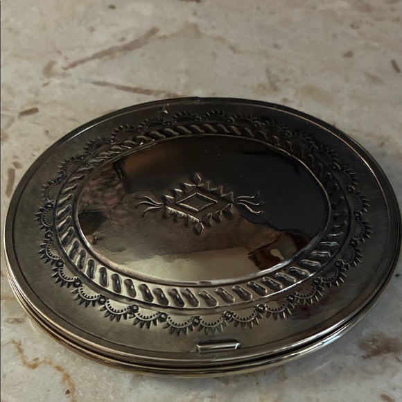 Accessories - Elegant Silver-Toned Decorative Compact Mirror